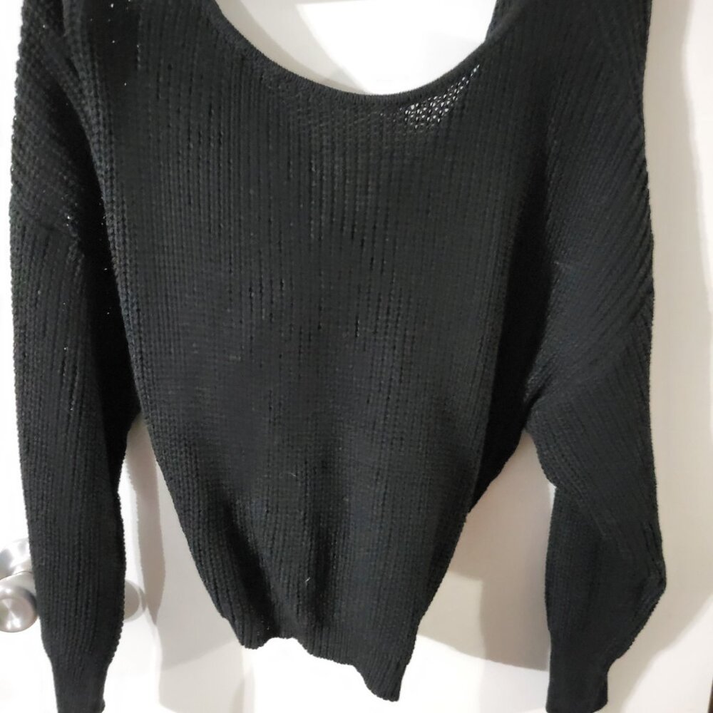 ***FREE WITH ANY PURCHASE**** WOMANS TRENDY BACK DROP SHOULDER SWEATER SZ L - Picture 4 of 6
